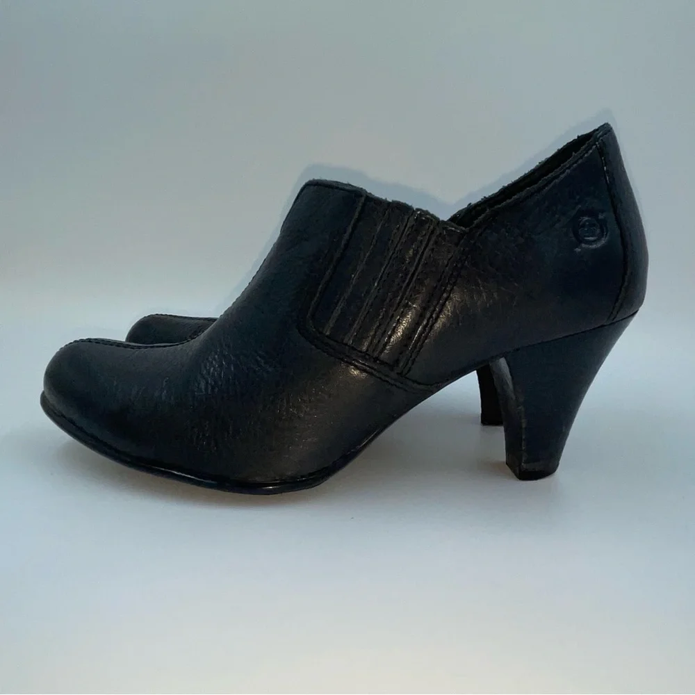 Black Pebbled Leather Faux Stacked Heel Børn Shootie Bootie, Size 7 - Picture 5 of 11
